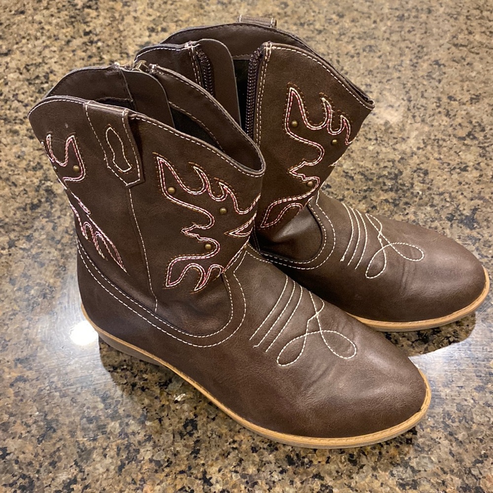 Cowgirl boots size 3